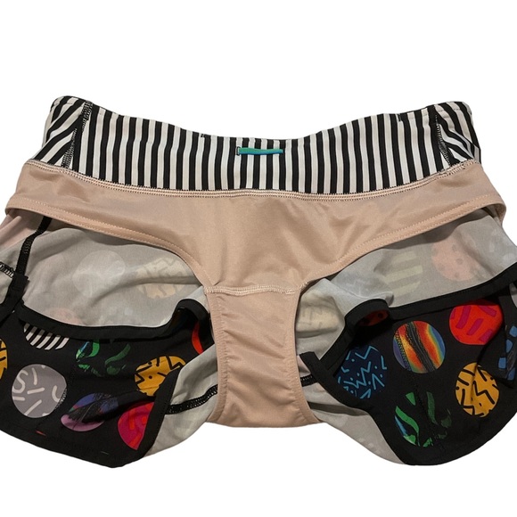 Lululemon Seawheeze 2015 Circle Pills Speed Shorts Womens Sz 4 - Picture 4 of 6